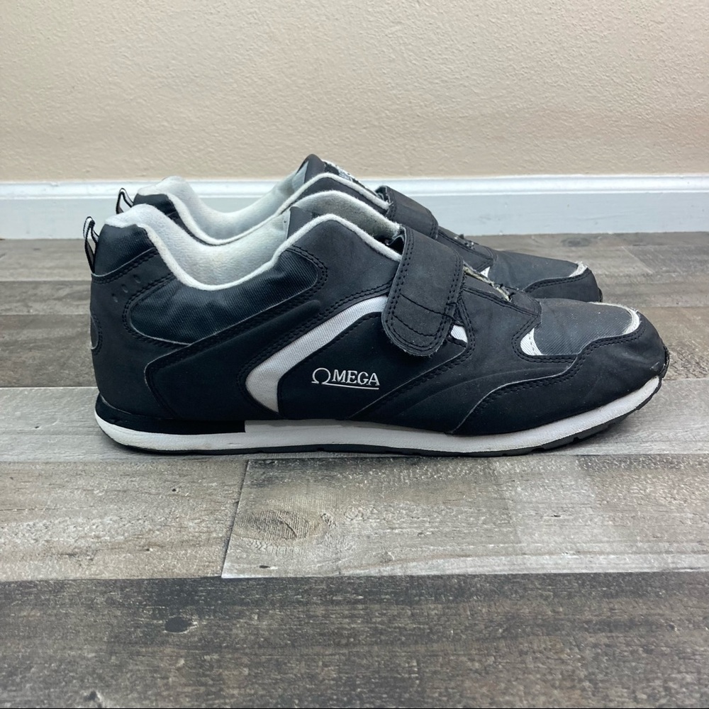 Omega Men's Velcro Black and White Tennis Shoes Size 11
